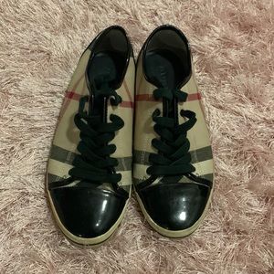 Used women Burberry sneakers